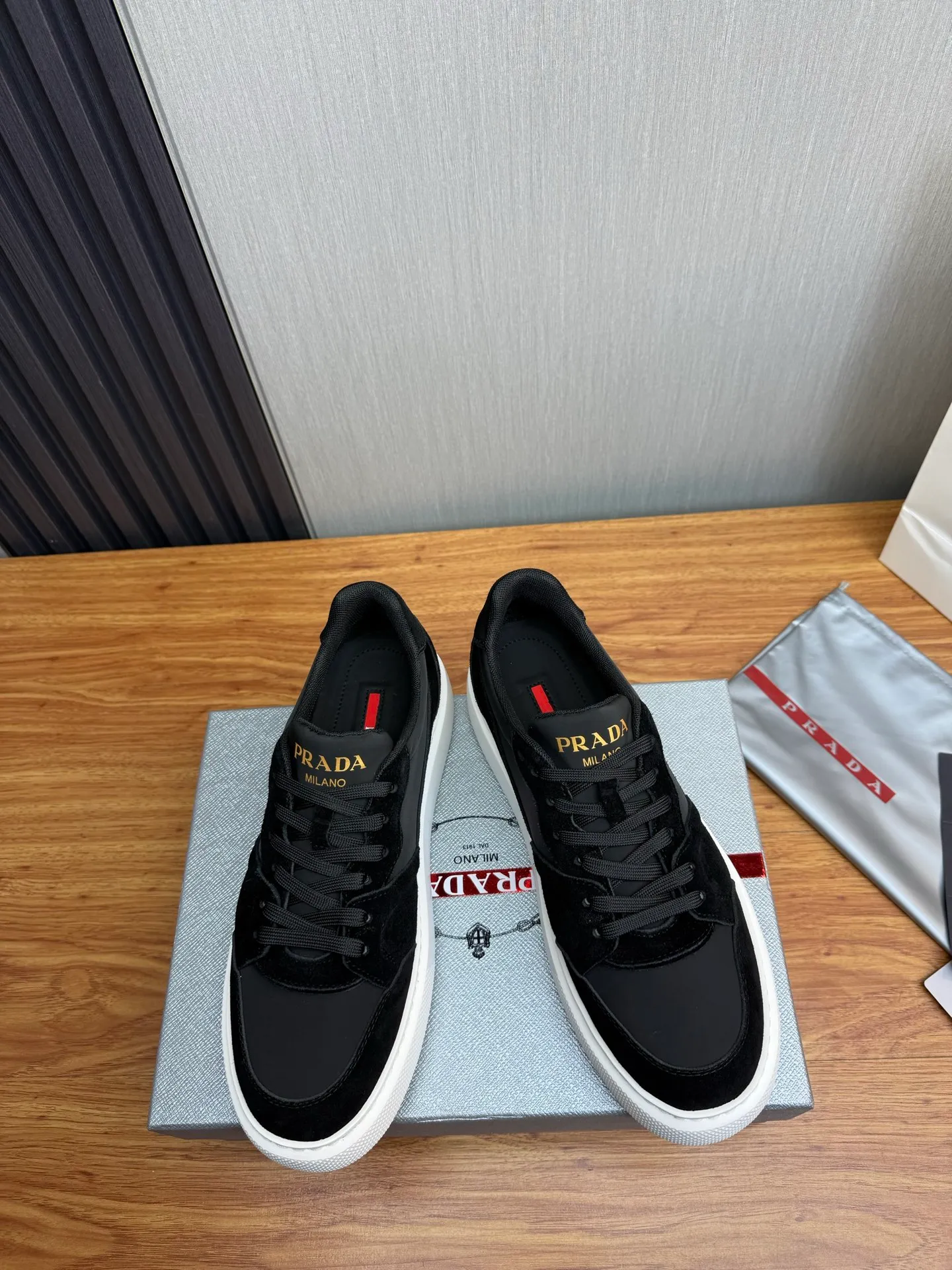Factory price 560💰 [PRADA] Men’s shoes are popular in the counter, official website is synchronized, 1 high-quality shipment ✔️Original cowhide + cowhide lining, 1🆚1 replica, original sole, 38-45 (45 customized, non-refundable)